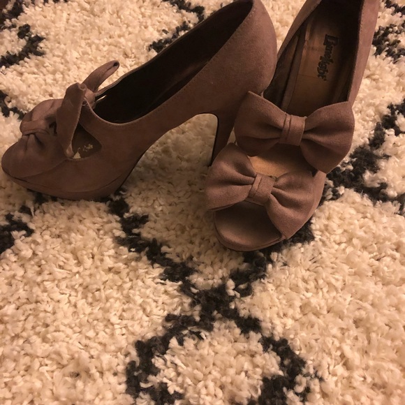 Heels - Picture 5 of 8